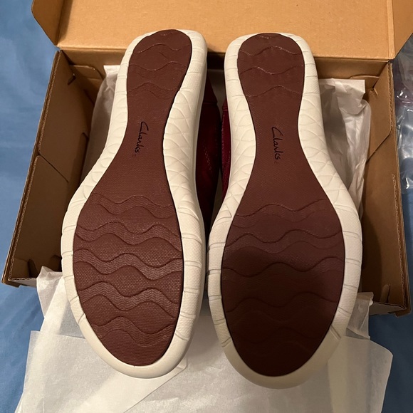 Clark cloudsteppers Burgundy 61/2 brand new in the box - Picture 5 of 6
